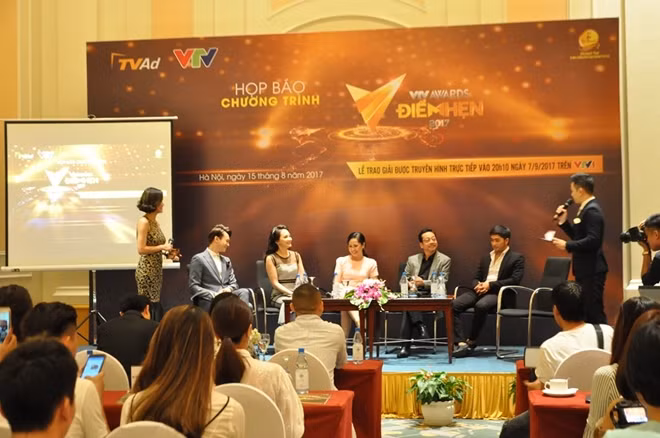 Anh Dũng, Bảo Anh cùng các nghệ sĩ bậc thầy trong nghề giao lưu với báo chí chiều ngày 15-8