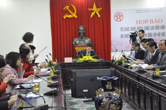 Ban tổ chức trao đổi với báo chí ngày 1/3