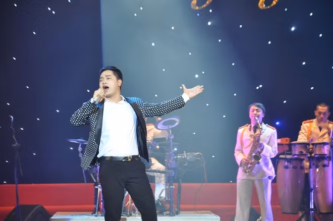 Sao Mai điểm hẹn 2015 - ca sĩ Kim Long khuấy động sân khấu với "Cây đàn ghita của Lorca"