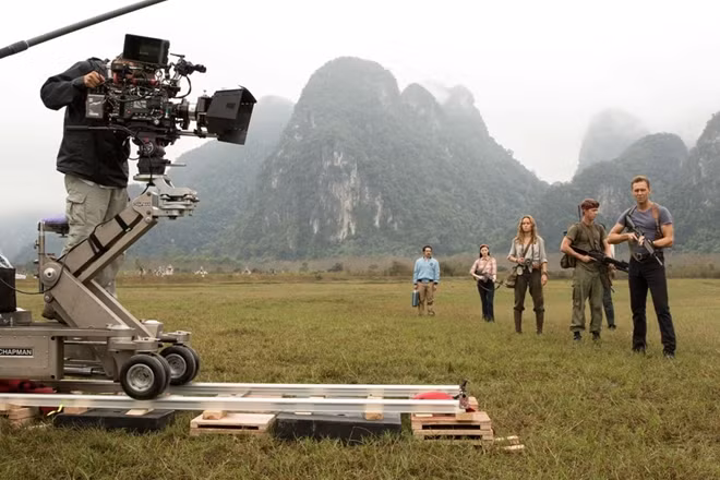 Dàn sao Hollywood trong quá trình quay "Kong: Đảo đầu lâu" tại Việt Nam