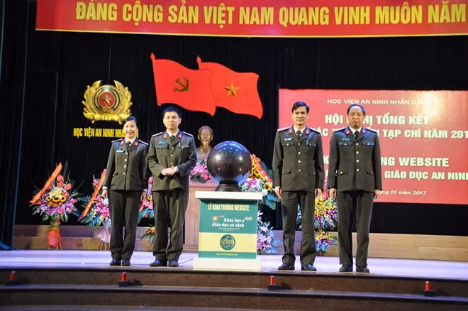 Ra mắt ban điều hành website