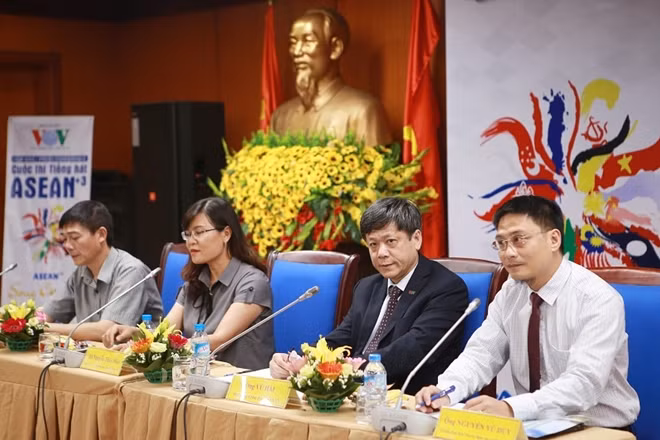Ban tổ chức trao đổi thông tin với báo chí tại Hà Nội vào chiều ngày 7-8