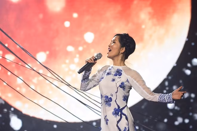 Diva Hồng Nhung sẽ dịu dàng trong tà áo dài với "Đêm nằm mơ phố"