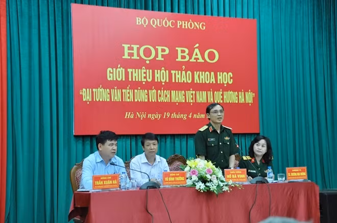 Ban tổ chức họp báo giới thiệu hội thảo tại Hà Nội chiều ngày 19-4