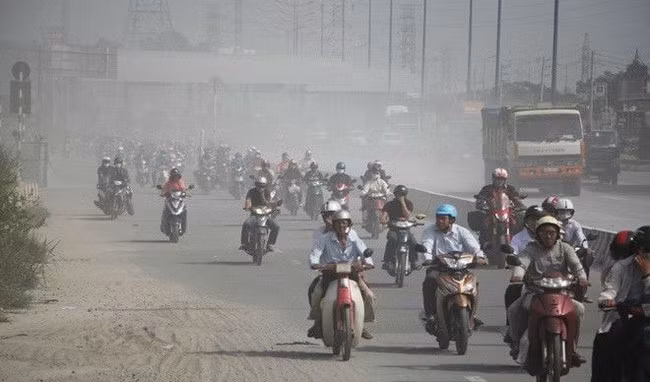 Trong những ngày này, người già và trẻ nhỏ nên hạn chế ra ngoài.