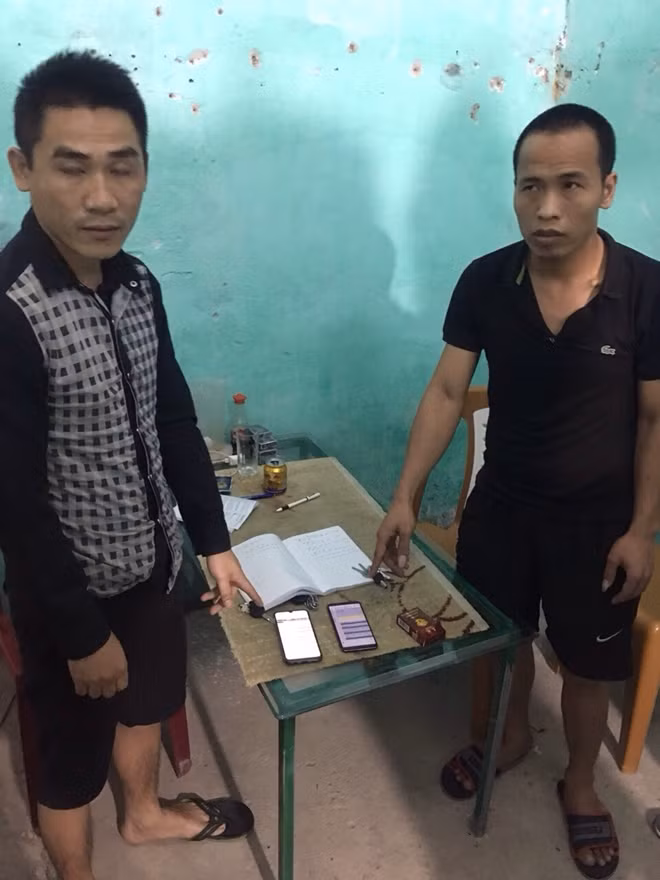 Hai đối tượng Chung và Biển bị bắt quả tang