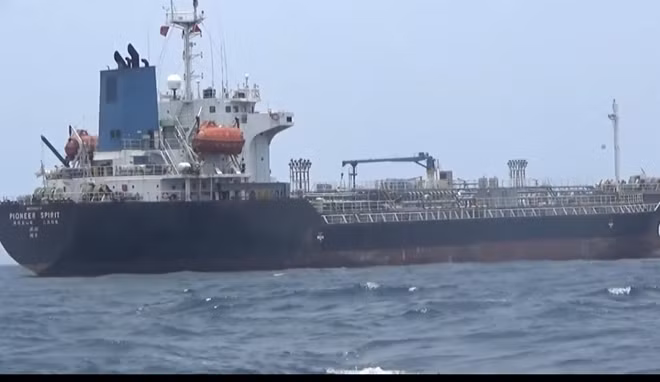 Tàu quốc tịch Hàn Quốc.
