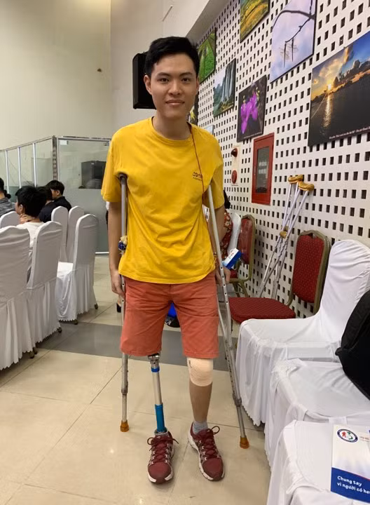 Dù chỉ có một chân nhưng Phí Quốc Chân luôn tự tin để vươn tới tương lai