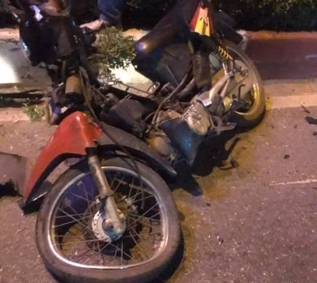 Chiếc xe máy tại hiện trường