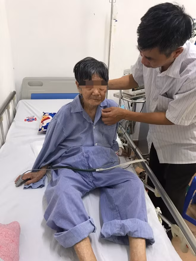 Cụ R hồi phục sau mổ