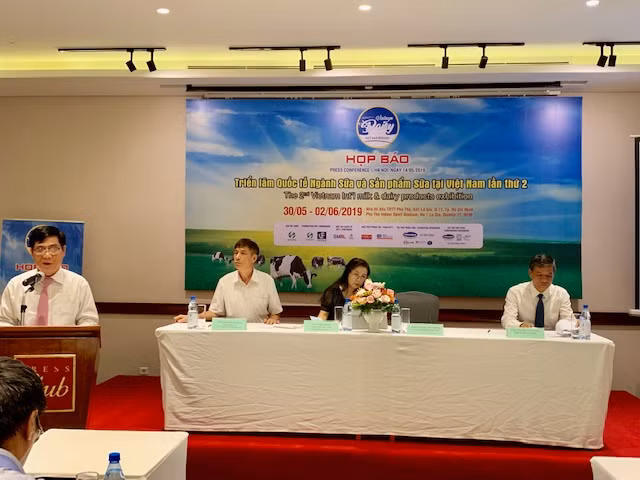 PGS.TS Trần Quang Trung phát biểu tại buổi họp báo