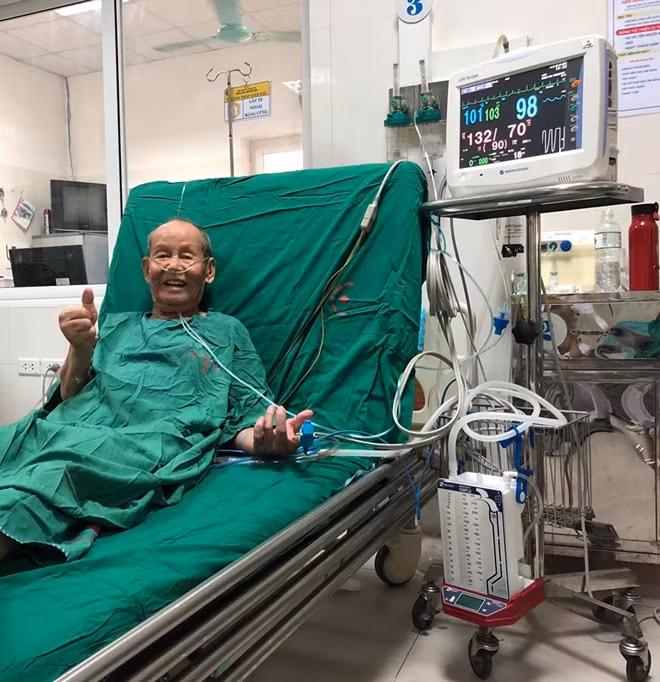 Cụ ông 90 tuổi sau phẫu thuật