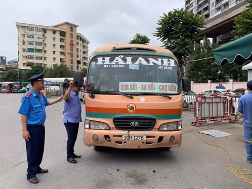 Hà Nội ra quân kiểm tra khí thải xe ô tô