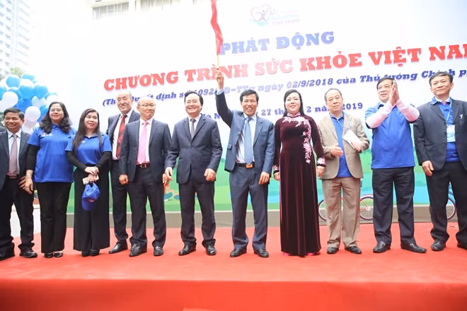 Bộ trưởng Nguyễn Ngọc Thiện phát lệnh chương trình đi bộ, xe đạp hưởng ứng phong trào tăng cường vận động thể lực