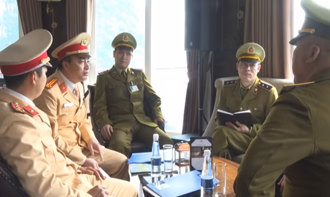 Siết chặt kinh doanh dịch vụ trên vịnh Hạ Long