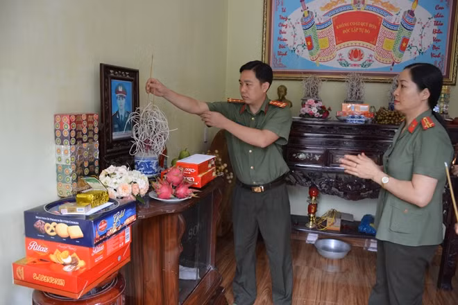 Đoàn công tác tưởng nhớ Liệt sĩ Bùi Văn Bình