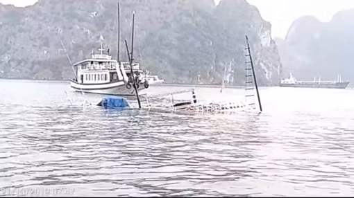 Tàu du lịch chìm tại Vịnh Hạ Long sau va chạm với tàu chở đá 