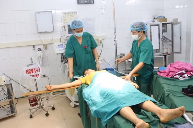Bệnh nhân đã được chuyển ra phòng hồi sức và được theo dõi tích cực
