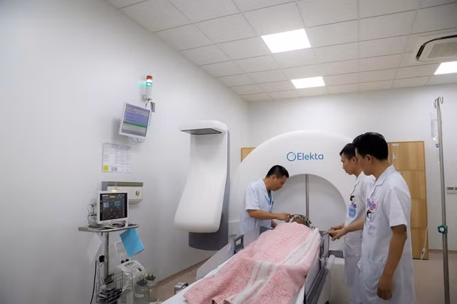 Bệnh nhân đang điều trị Gamma Knife
