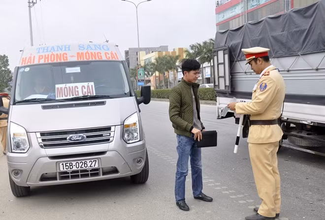 CSGT Công an tỉnh Quảng Ninh tăng cường tuần tra, kiểm soát, đảm bảo ATGT cho nhân dân đi lại dịp Tết và các lễ hội đầu xuân