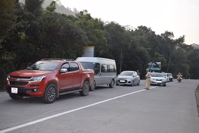 CSGT phân luồng vào khu di tích