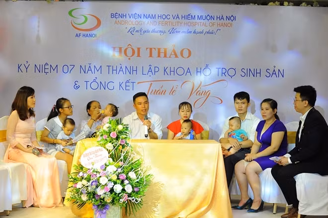 Các cặp vợ chồng hiếm muộn "đặc biệt" giao lưu tại Hội thảo