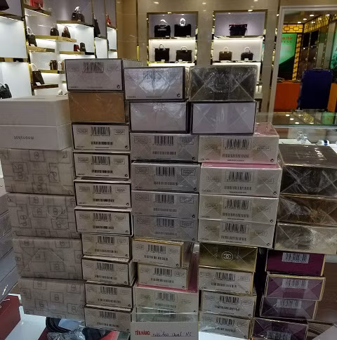 Nhiều hàng hóa giả mão nhãn hiệu nổi tiếng