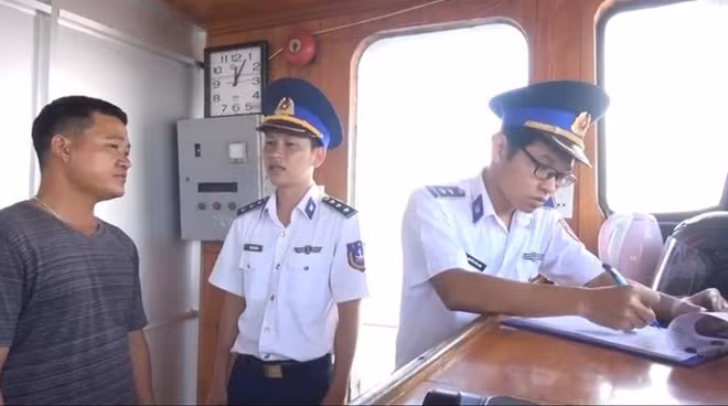Tổ công tác đã lập biên bản vi phạm, ra quyết định tạm giữ tang vật và phương tiện