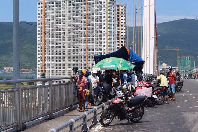 Hiện trường vụ nam thanh niên nhảy cầu Thuận Phước