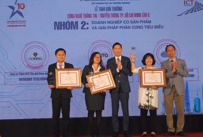 Các đơn vị nhóm 2 nhận giải thưởng