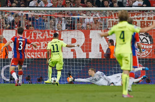 Pha đệm bóng gỡ hòa 1-1 cho Barcelona của Neymar - Ảnh: Reuters.