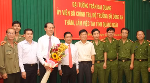 Bộ trưởng Trần Đại Quang cùng các đại biểu tại buổi làm việc.