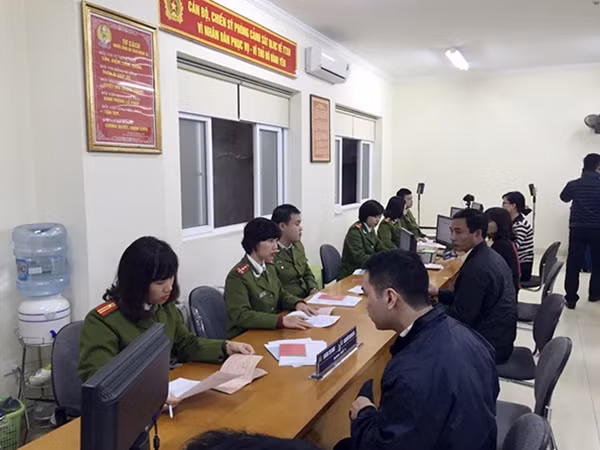 Công tác cấp thẻ căn cước công dân trong ngày đầu tiên tại Hà Nội diễn ra suôn sẻ, thuận tiện.