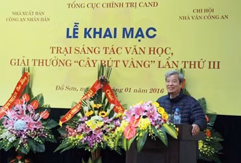 Thiếu tướng Phạm Văn Dần, nguyên Tổng cục trưởng Tổng cục Xây dựng lực lượng (nay là Tổng cục Chính trị CAND) phát biểu.