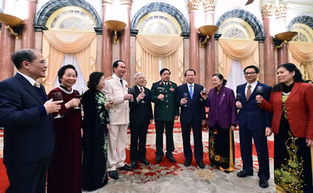 Tổng Bí thư Nguyễn Phú Trọng và lãnh đạo Đảng, Nhà nước, lãnh đạo các Bộ, ngành tại buổi gặp mặt sáng 14/2. ảnh VGP.