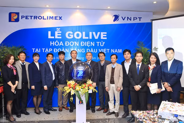 Chính thức golive dịch vụ Hóa đơn điện tử của Tập đoàn Xăng dầu Việt Nam, giải pháp do VNPT cung cấp. Chính thức golive dịch vụ Hóa đơn điện tử của Tập đoàn Xăng dầu Việt Nam, giải pháp do VNPT cung cấp.