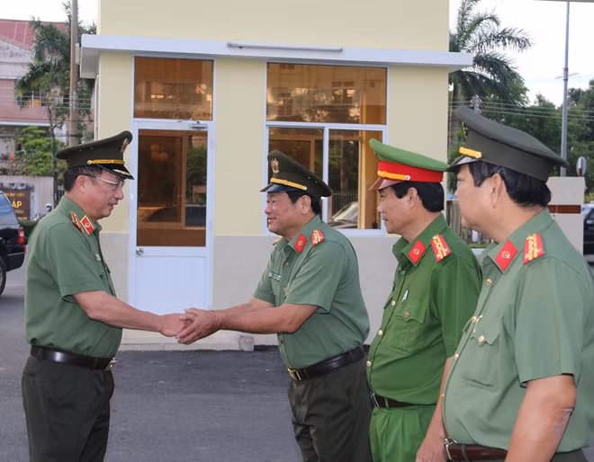 Thứ trưởng Nguyễn Văn Thành, thăm và làm việc với Công an tỉnh Bạc Liêu.