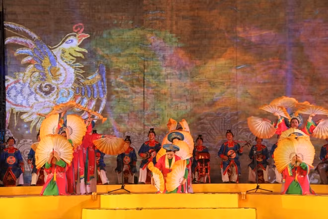 Qua các kì lễ hội Festival Huế, chương trình đêm Hoàng cung luôn được hàng ngàn du khách chờ đón tham dự.