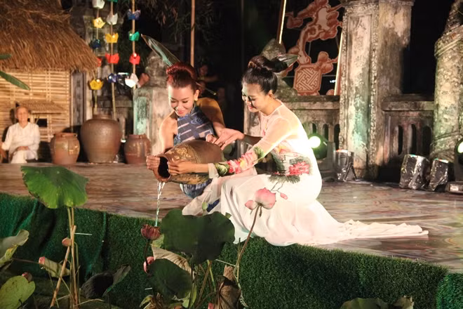 Đêm nghệ thuật "Huế dịu dàng- Về miền Hương ngự" được phục vụ miễn phí cho người dân và du khách dự lễ hội Festival Huế.