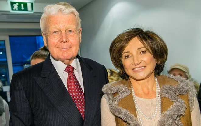 Tổng thống Olafur Ragnar Grimsson và Đệ nhất Phu nhân Dorrit Moussaieff.
