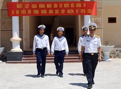 Một số đơn vị hải quân và ngư dân sẽ được bầu cử sớm. Ảnh: TTXVN