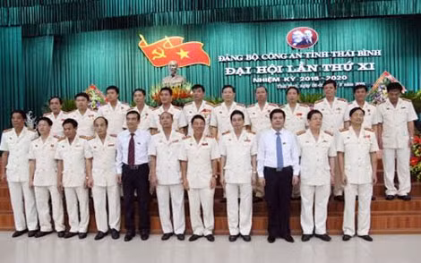 Thượng tướng Trần Việt Tân cùng các đại biểu tại Đại hội. Thượng tướng Trần Việt Tân cùng các đại biểu tại Đại hội.