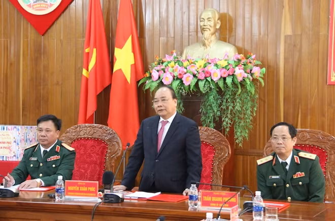 Thủ tướng Nguyễn Xuân Phúc trong buổi làm việc với CBCS Bộ Tư lệnh Quân khu 5.