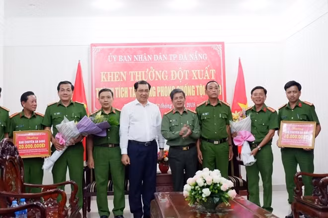 Chủ tịch TP Đà Nẵng biểu dương và thưởng "nóng" Ban chuyên án