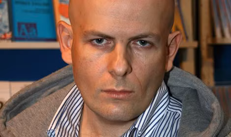 Nhà báo Oles Buzina.