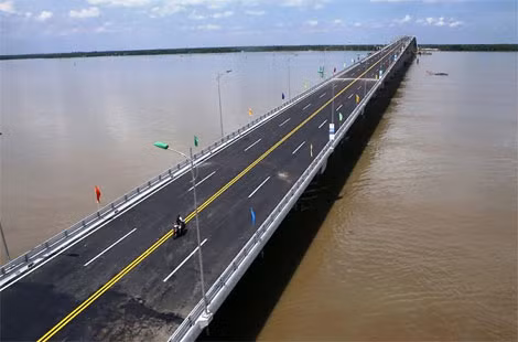 Cầu Cổ Chiên (nhìn từ trên cao), nối liền Bến Tre – Trà Vinh.
