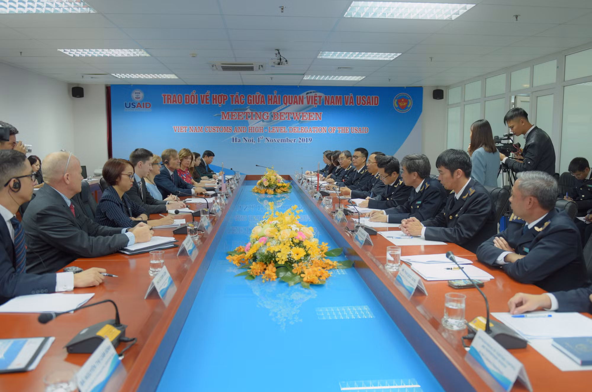 Phó Giám đốc USAID thăm ga Nội Bài cùng Tổng Cục trưởng Tổng cục Hải quan 