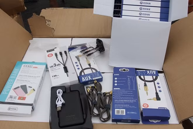 trên nhiều sản phẩm còn nghi sẵn dòng chữ “Made in Việt Nam” và cả ký hiệu mã vạch của Việt Nam (đầu mã vạch 893).
