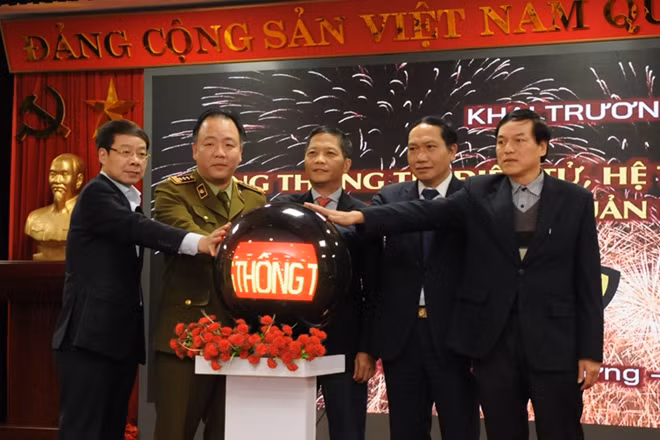 Lễ bấm nút khai trương Cổng thông tin điện tử và hệ thống quản lý văn bản điện tử của lực lượng QLTT.