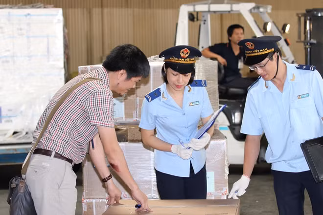 Bên cạnh đó BLTQ còn giúp cơ quan hải quan nâng cao năng lực quản lý, đảm bảo nguồn thu nộp ngân sách, ngăn chặn tình trạng gian lận thương mại, vi phạm pháp luật hải quan.